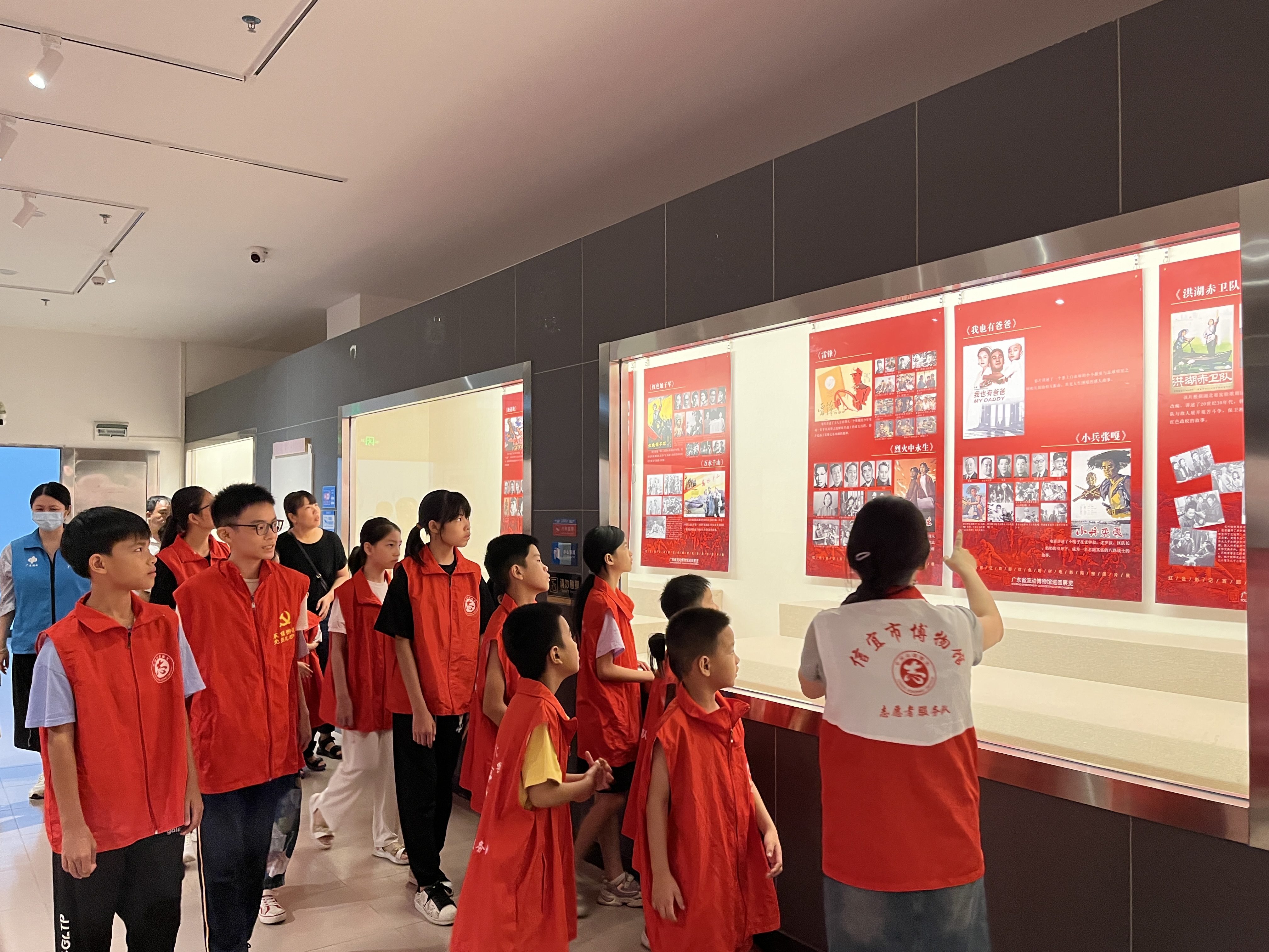 《红色影记——百部红色题材电影海报图片展》在信宜市博物馆展出成效显著.docx_1